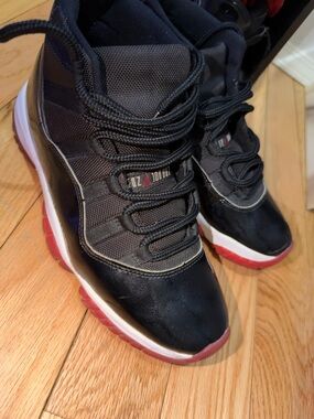 Jordan Men's shoes 10.5 bred 11s